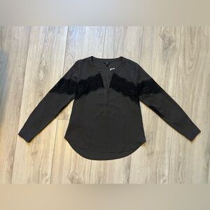(NWT) Ann Taylor Black Patterned Blouse with Lace Detail, XSP
